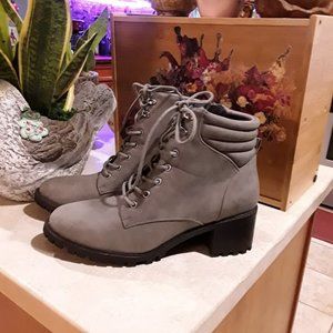 London Rag, Collared lace - up boot in gray